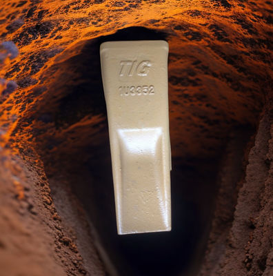 Dent des dents 1U3352 de seau de   320 de dents de TIG Brandcasting et dent 1U3352RC pour la famille de 320 J350 avec de l'acier au carbone